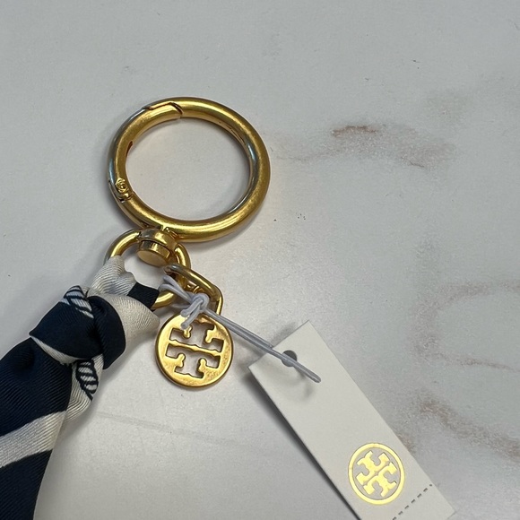 ⚓️💙 Tory Burch 💙⚓️ NWT Key Fob Scarf Charm - Picture 3 of 5